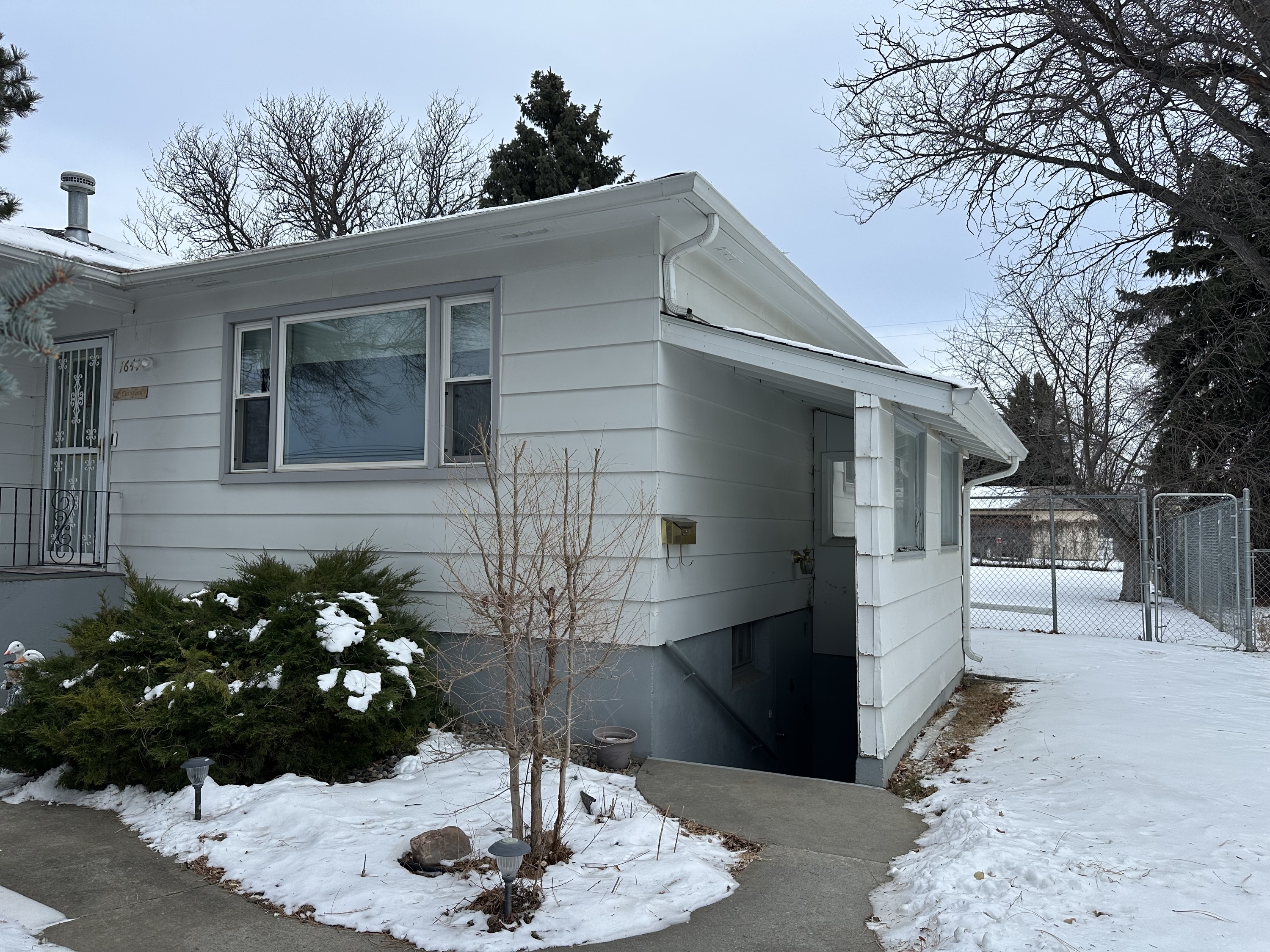 1641 Custer Avenue - 1/2